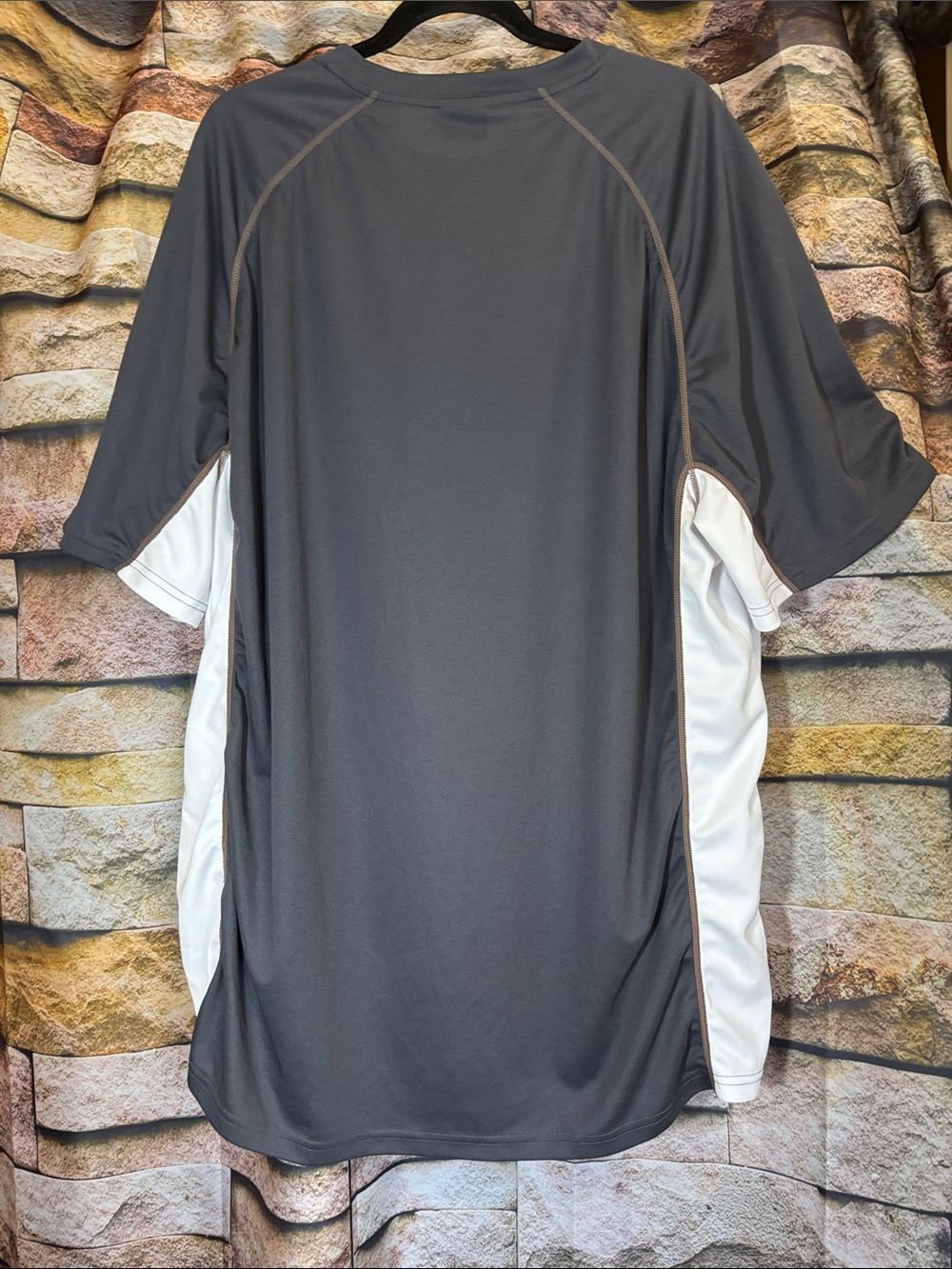 Big and tall men’s Gray & White Short Sleeve Swim Shirt Lightweight Rash Guard - Picture 2 of 3